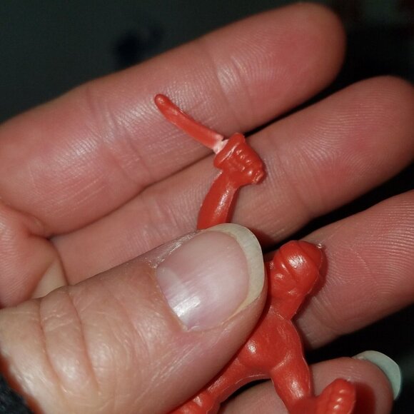 VTG 12 Plastic Pirate Figures Toy Lot Blue Red Yellow Swords Pretend Play - Picture 10 of 11